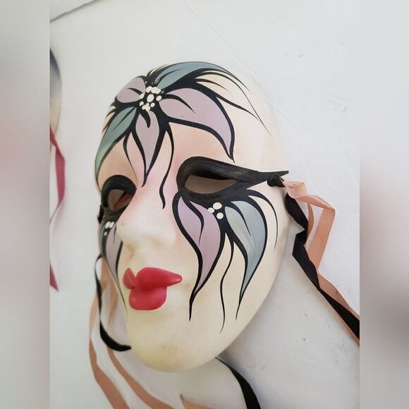 ❌SOLD❌ 1989 Signed Nola Masks (2) - Picture 10 of 13